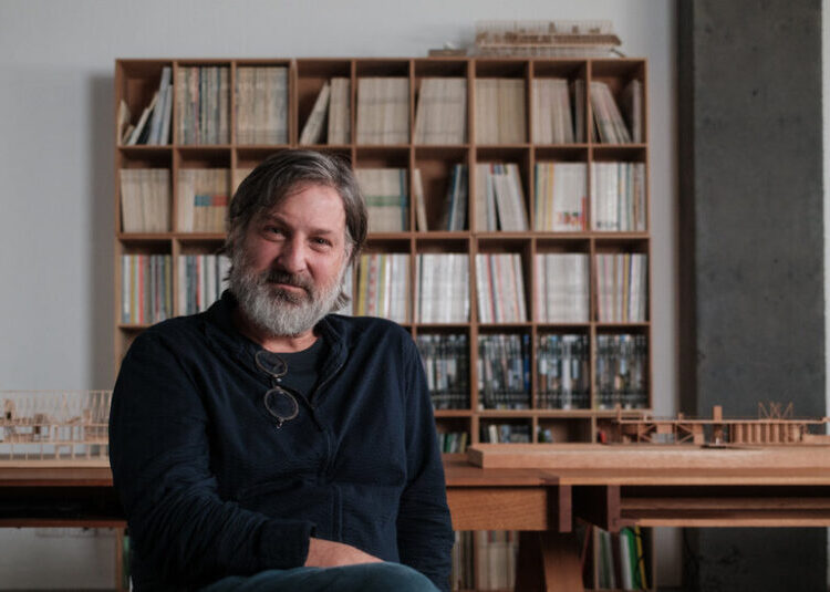 A Chilean Master of Modest Design Wins Architecture’s Top Prize