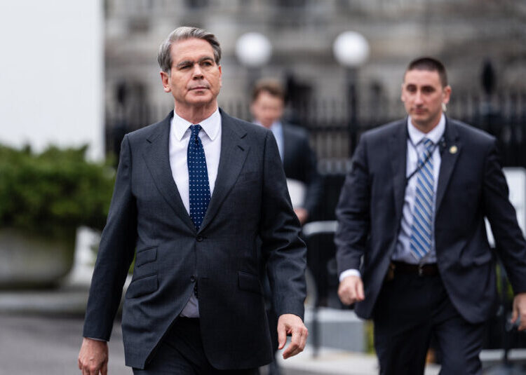 Trump Removes Sanctions on Russia to Help Oil Flow Amid Iran Conflict