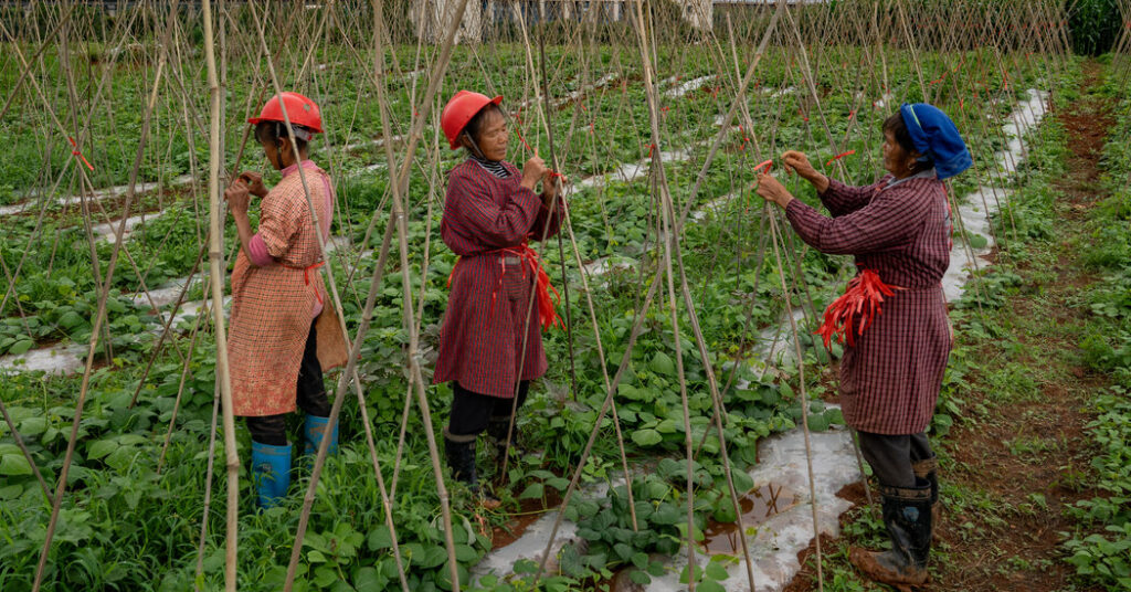 At China’s Big Political Meeting, a Rare Debate About Inequality