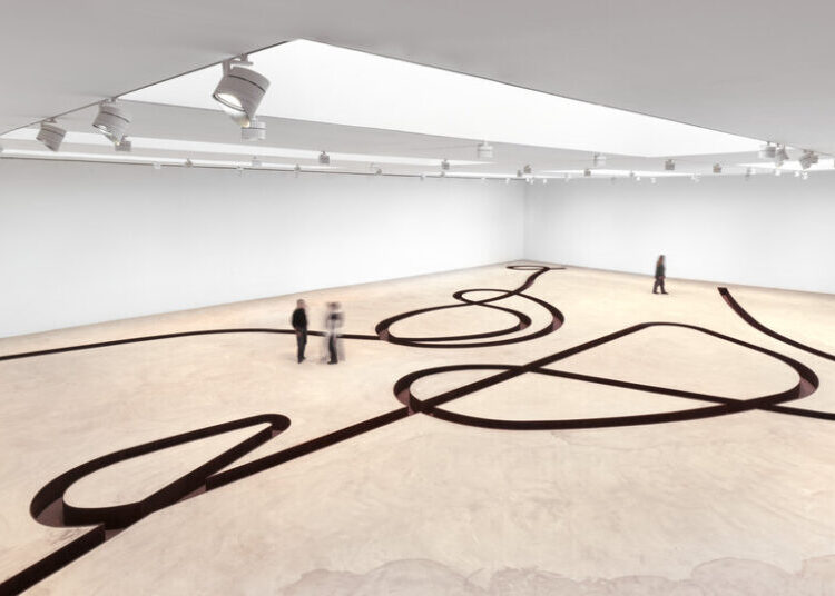 The Titan of Land Art Moves Indoors and Gets Intimate