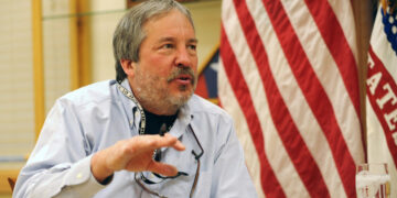 Richard Mauer, Reporter Who Probed Corruption in Alaska, Dies at 76