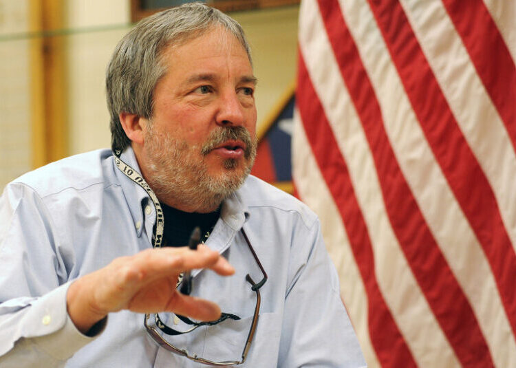 Richard Mauer, Reporter Who Probed Corruption in Alaska, Dies at 76