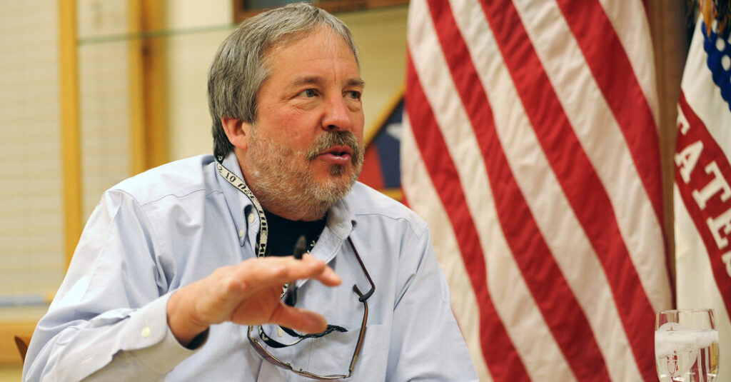 Richard Mauer, Reporter Who Probed Corruption in Alaska, Dies at 76