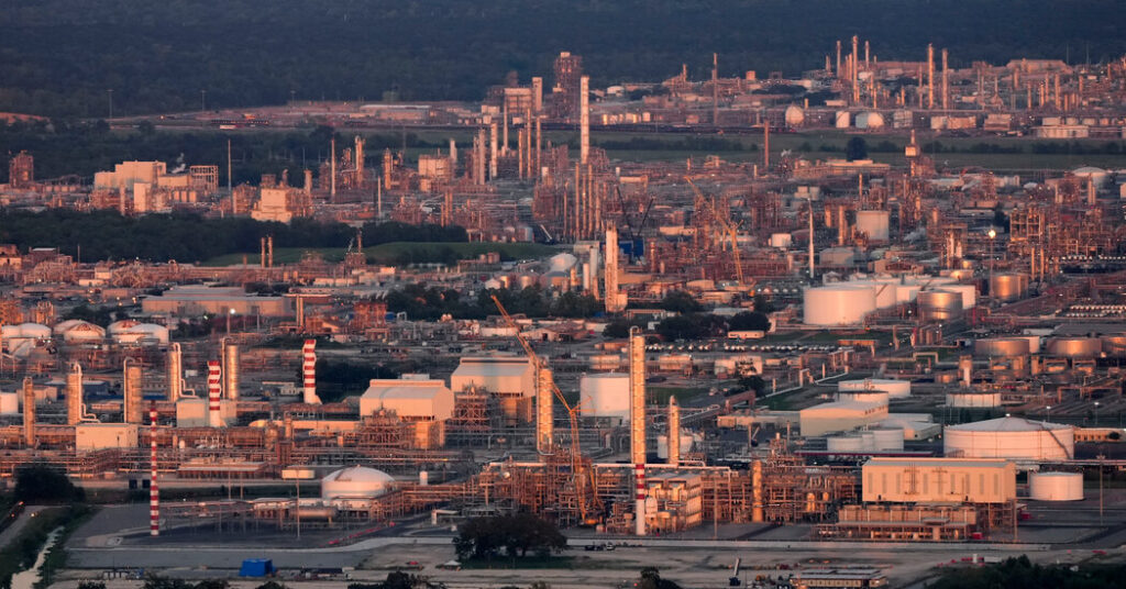 E.P.A. Moves to Weaken Limits on a Cancer-Causing Gas