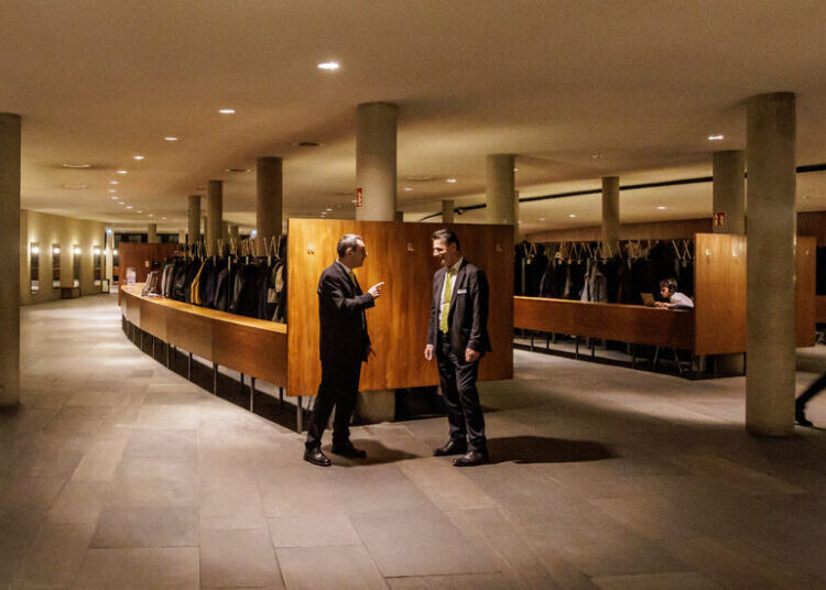 1,865 Coats in 15 Minutes: A Fine-Tuned Opera House Team