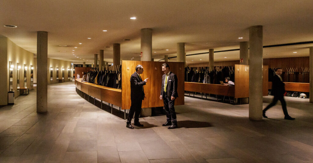 1,865 Coats in 15 Minutes: A Fine-Tuned Opera House Team