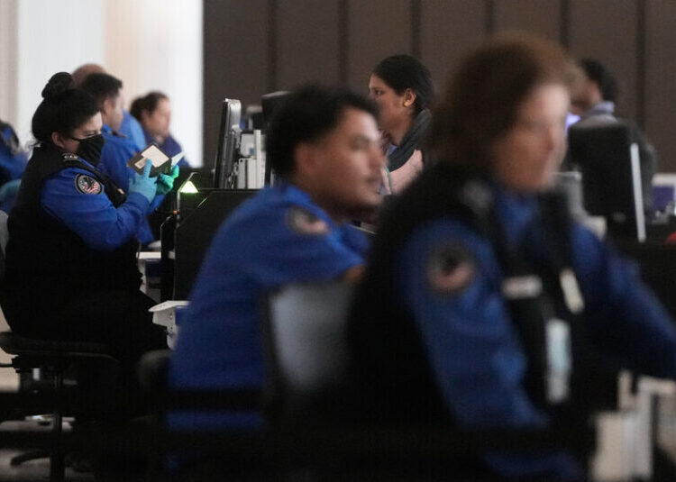 Airport Security Workers to Miss Paycheck as Shutdown Drags On
