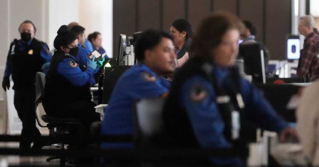 Airport Security Workers to Miss Paycheck as Shutdown Drags On