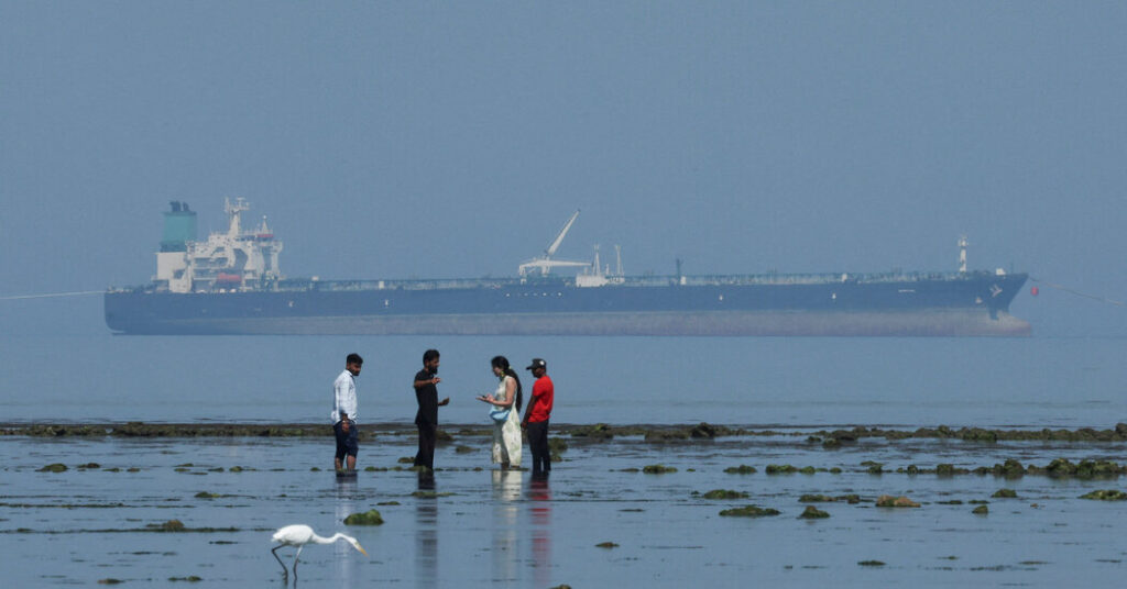 Trump Draws Bipartisan Backlash for Easing Oil Sanctions on Russia and Iran