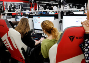 Seeking Any Edge, BTS Fans Hunt for Tickets From Seoul’s Internet Cafes