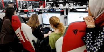 Seeking Any Edge, BTS Fans Hunt for Tickets From Seoul’s Internet Cafes