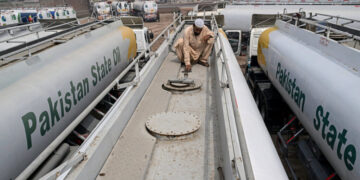 Surge in Oil Prices Shakes Pakistan’s Already Fragile Economy