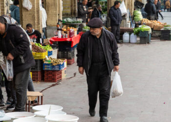 Tehran Seems Largely Empty, as Many Flee and Others Weary of the Fighting