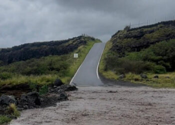 Rains Inundate Hawaii, Closing Schools and Causing Landslides