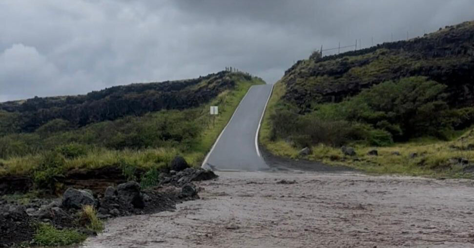 Rains Inundate Hawaii, Closing Schools and Causing Landslides