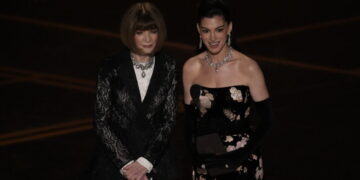 Anna Wintour at the Oscars: In on the Joke, Out of Her Sunglasses