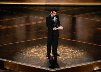 A Rare Oscars Tie Made for Hectic Moments Onstage