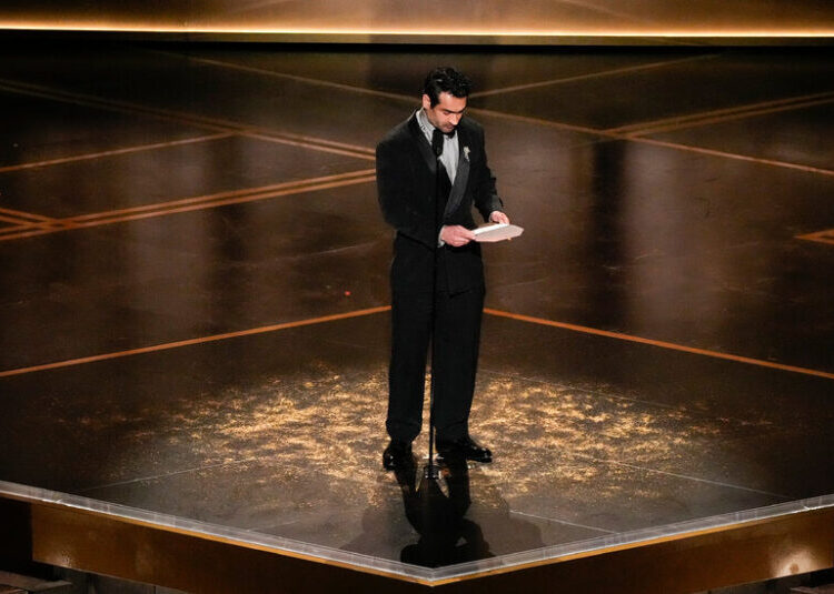 A Rare Oscars Tie Made for Hectic Moments Onstage