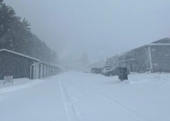 Powerful Winter Storm Disrupts Travel and Knocks Out Power in the Upper Midwest