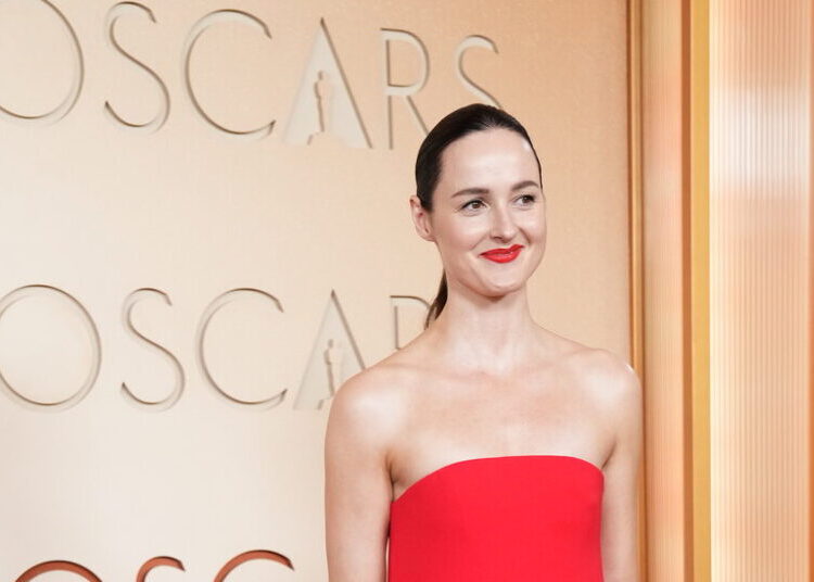 It’s Nice to See (Some) Actresses Wearing Dresses They Can Breathe In