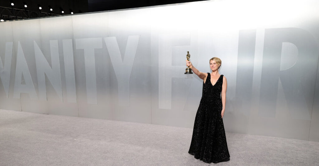 Vanity Fair Oscar Party: Arrival Looks From the Night’s Biggest After-Party