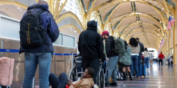 Security Lines Snake Out of More Terminals as T.S.A. Goes Unpaid