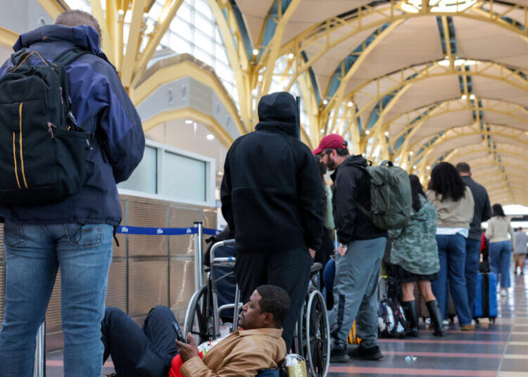 Security Lines Snake Out of More Terminals as T.S.A. Goes Unpaid