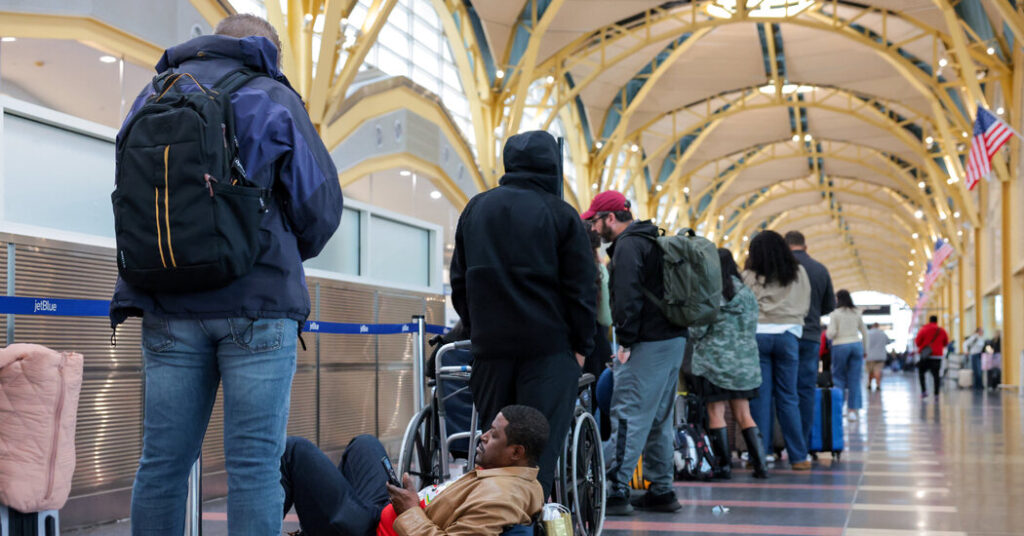 Security Lines Snake Out of More Terminals as T.S.A. Goes Unpaid