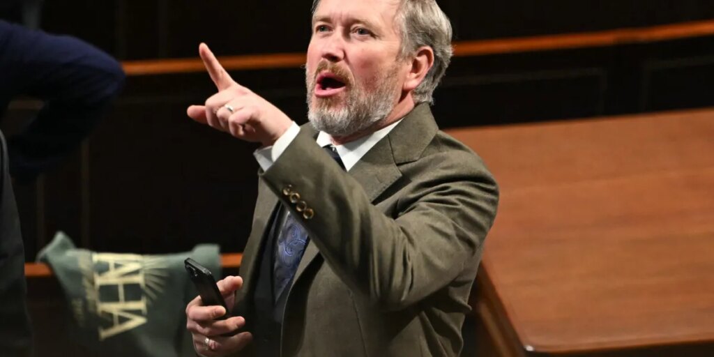 Thomas Massie among few Republicans to criticize Trump over war powers: ‘This is not ‘America First”