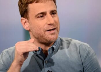 Slack cofounder says workers and CEOs can get stuck doing ‘fake’ work like pre-meetings and slide shows
