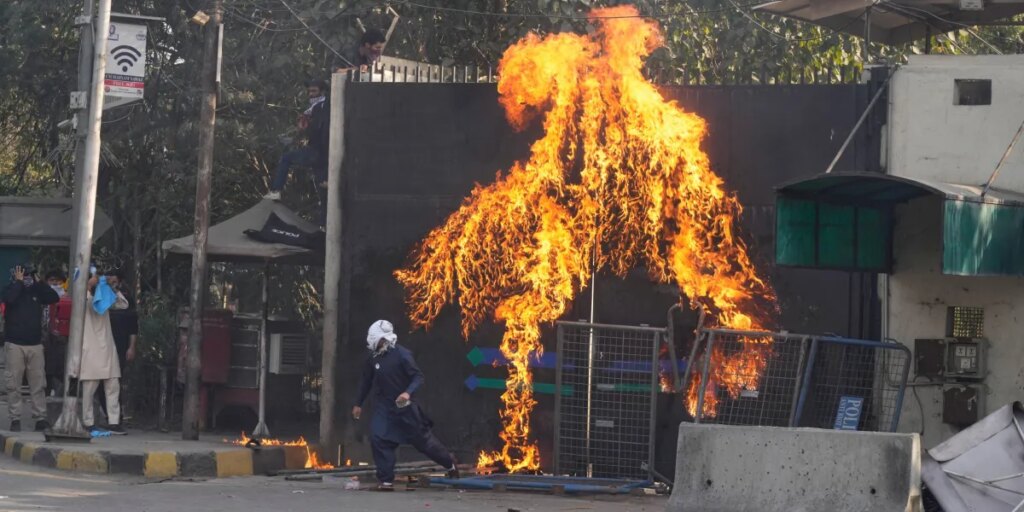 At least 22 people killed and more than 120 injured in Pakistan after Iran supporters try to storm U.S. Consulate