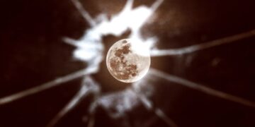 After Nixing Its Planned Moon Landing, NASA Is Starting to Seriously Lose the Moon Race to China