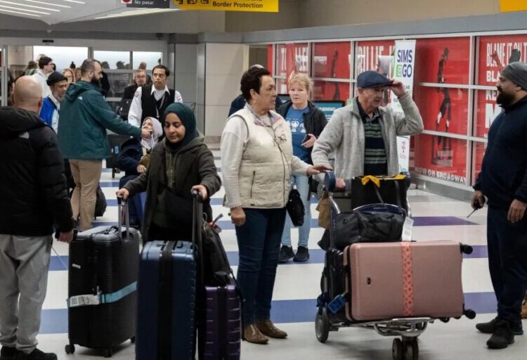 With little or no help from the U.S. government, Americans stranded in the Mideast used WhatsApp and social media to figure out how to get home