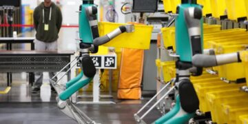 Amazon Staffers Learning Hard Lesson as Company Cuts Robotics Jobs