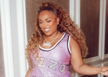 Lizzo flaunts staggering 60-pound weight loss in sparkly pink minidress