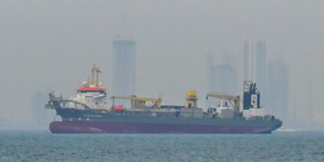 UAE and Kuwait start oil output cuts after Hormuz blockage