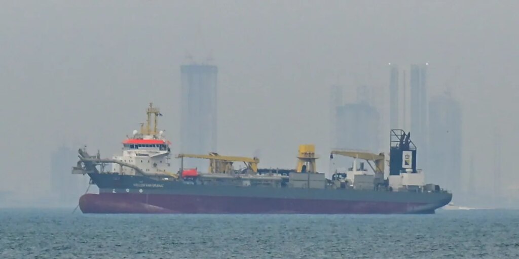 UAE and Kuwait start oil output cuts after Hormuz blockage