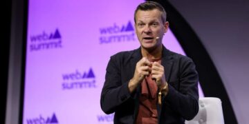 Asana’s new CEO says getting a job in Silicon Valley isn’t harder for Gen Z than it was for him—he shares his own ‘donut box’ hack for getting hired