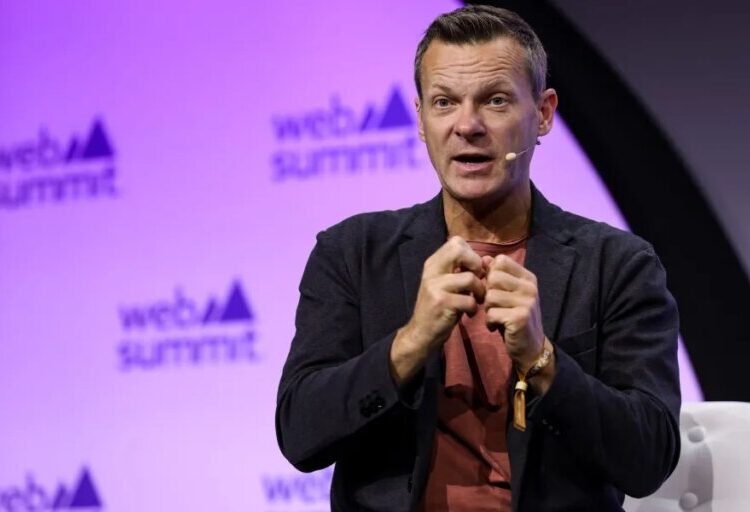 Asana’s new CEO says getting a job in Silicon Valley isn’t harder for Gen Z than it was for him—he shares his own ‘donut box’ hack for getting hired