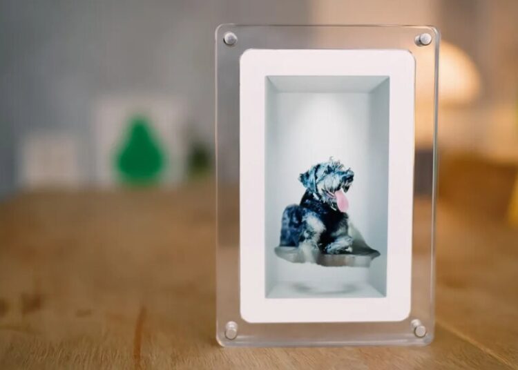 This Digital Picture Frame Wants to Bring People Closer to a Holographic Future