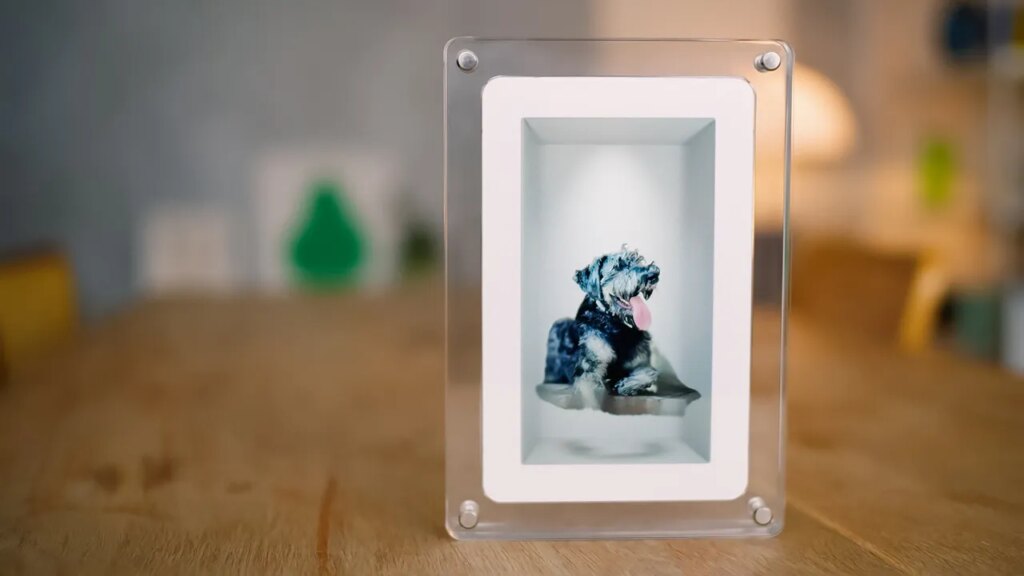 This Digital Picture Frame Wants to Bring People Closer to a Holographic Future