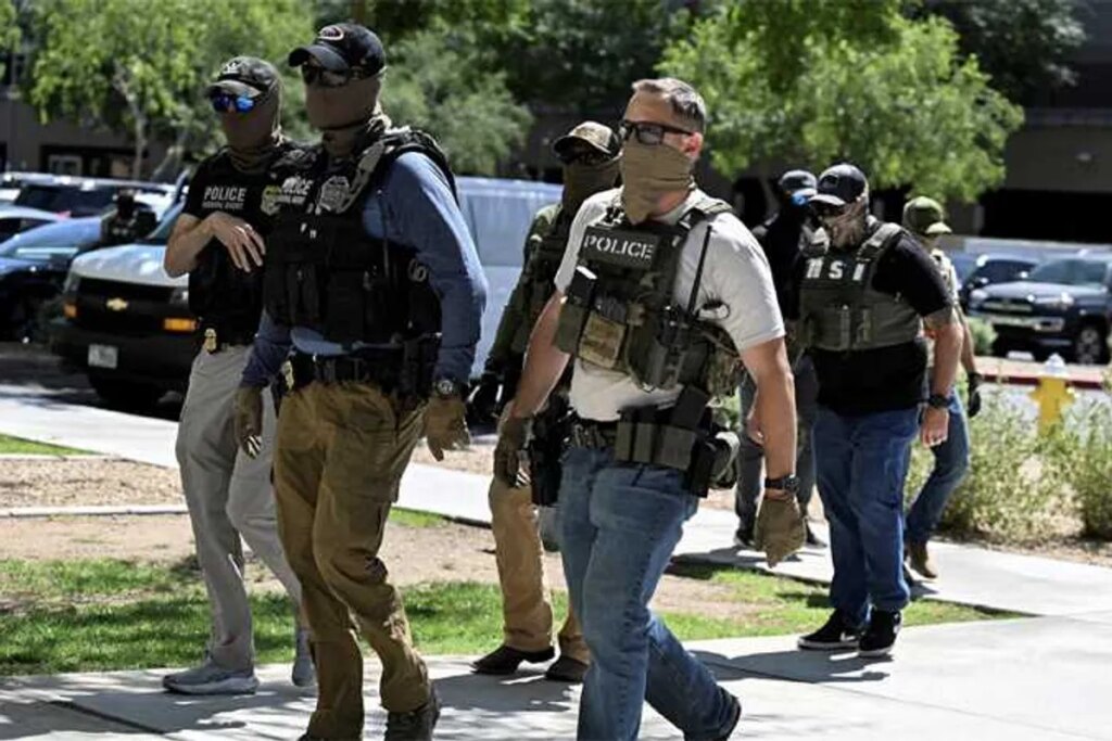 ‘Furious’ anti-immigrant coalition pressuring Trump on deportations as GOP cringes: report