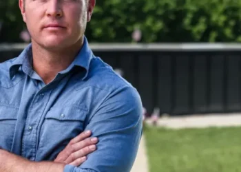 This gung-ho Trump thug thinks he’s a bouncer — not a senator