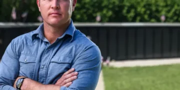 This gung-ho Trump thug thinks he’s a bouncer — not a senator