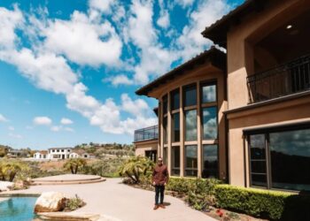 The ultrawealthy don’t house hunt anymore. They subscribe