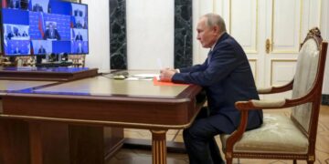 U.S. lifts sanctions on Russian oil already loaded onto tankers, equal to 5-6 days’ worth of normal shipments through the Strait of Hormuz