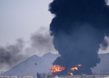 Tehran threatens Middle East’s busiest port as Iran war enters its third week