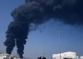 Iran openly threatens neighbor’s non-U.S. assets for first time, telling UAE ports to evacuate