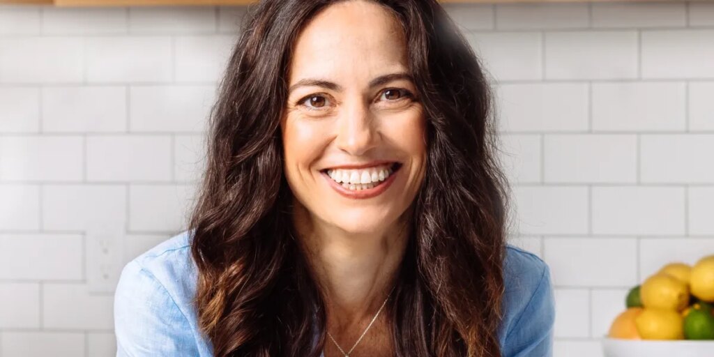 The founder of $100M brand Late July and Nixie started selling $1 cookies at 12 and learned the snack trade from the founder of Cape Cod chips—her dad