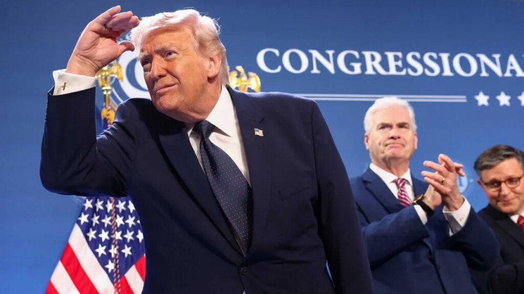 Trump’s ‘odd weekend’ amid global turmoil rattles expert: ‘We’re seeing him temperamental’